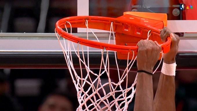 开云平台登录-杜兰特笑称：都怪卡斯尔挂筐让篮筐歪了，这都是初中生干的事