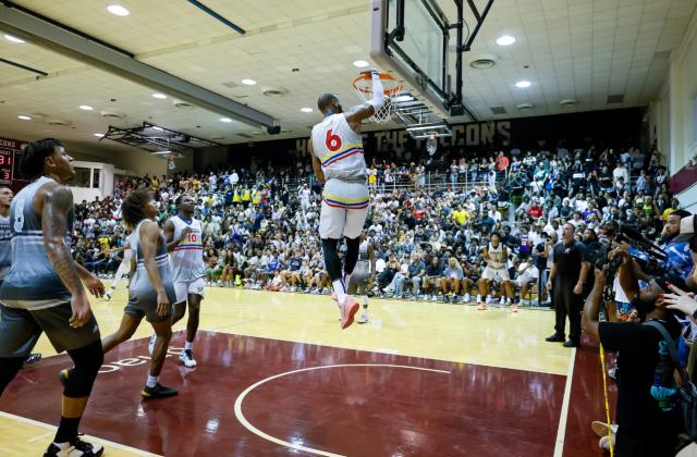 开云登录入口-亲历者还原火爆12小时！球星与球迷在西雅图双输