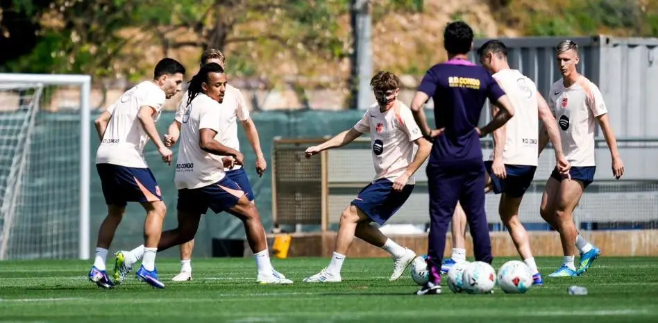 开云平台登录-世体：弗里克有三方案替代亚马尔，但大概率让费尔明踢边路